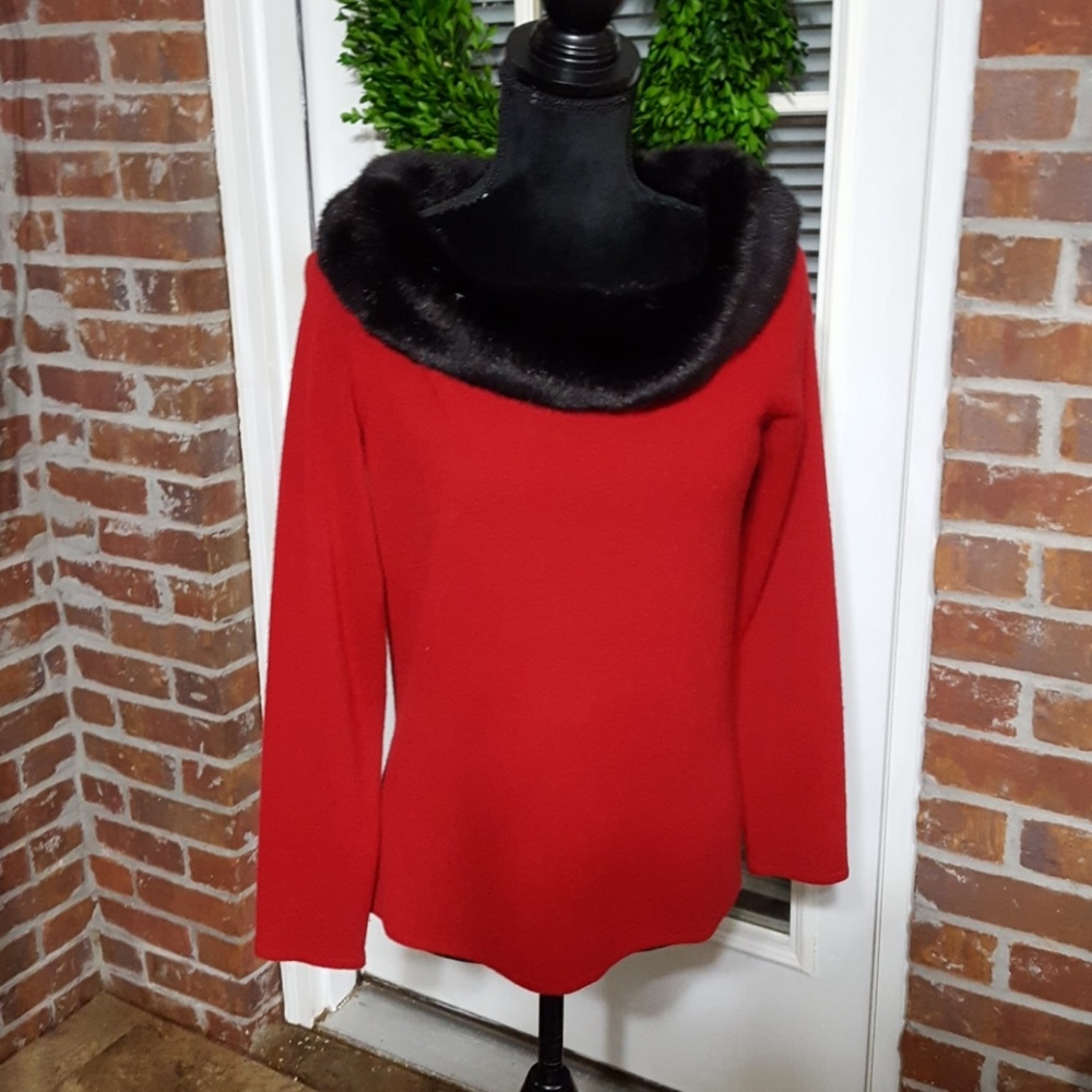 Ambra Luxelon red sweater black fur collar Long sleeve Acrylic  EUC size…Small